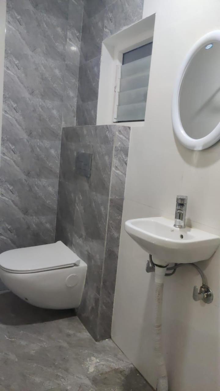Royal Inn Guwahati Bagian luar foto