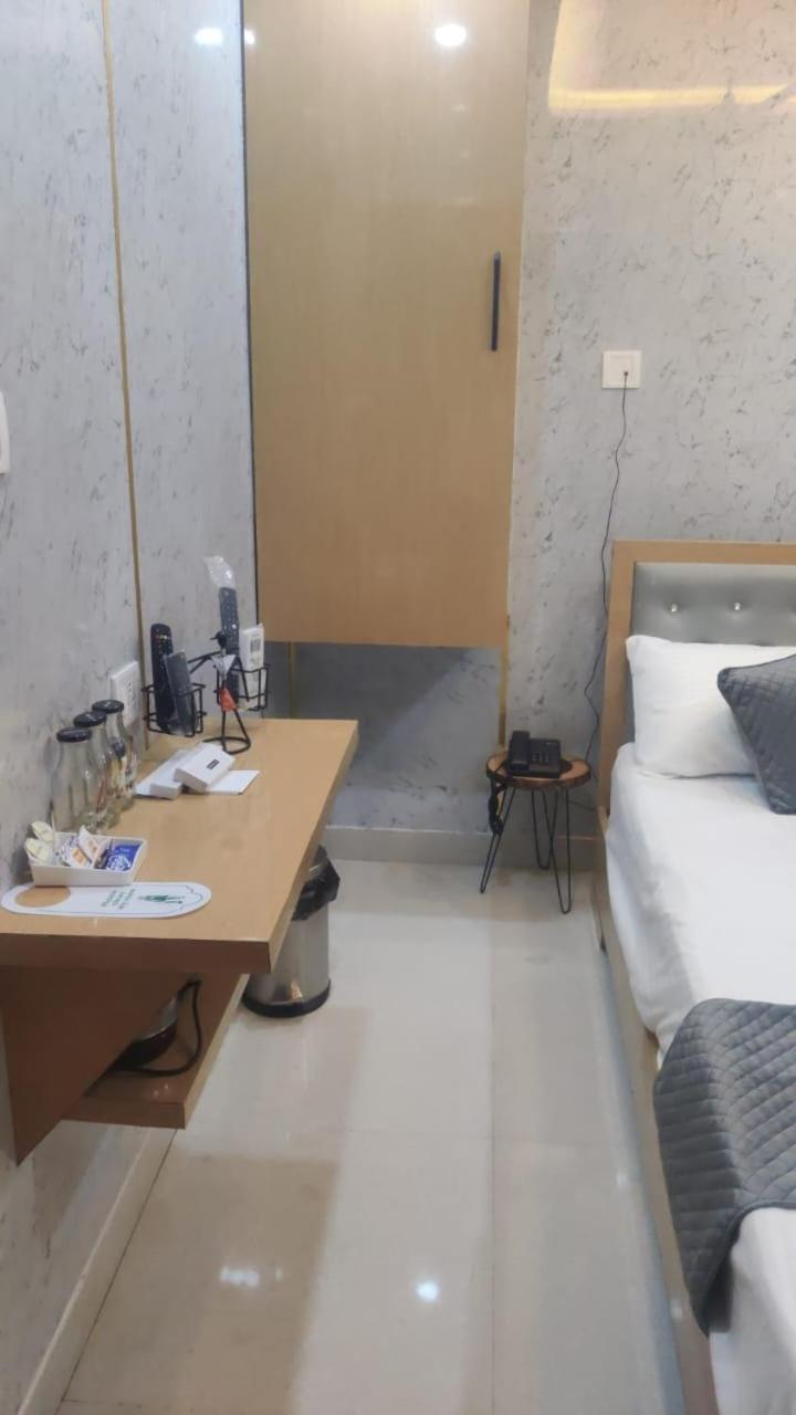 Royal Inn Guwahati Bagian luar foto